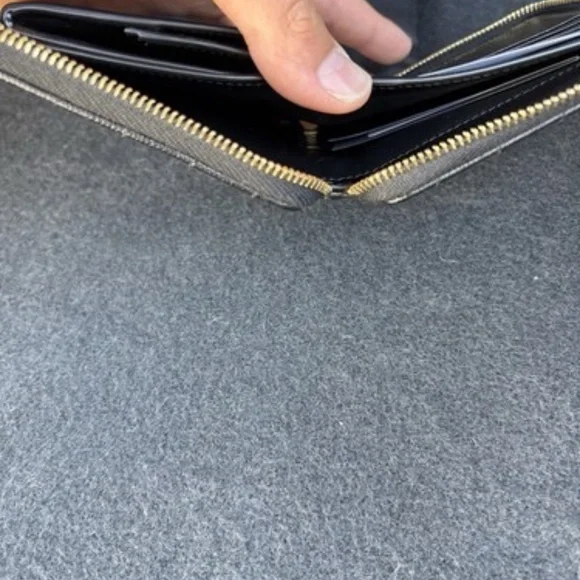 Saint Laurent YSL Cassandra Matelassé Compact Leather Wallet – Black - Picture 4 of 8